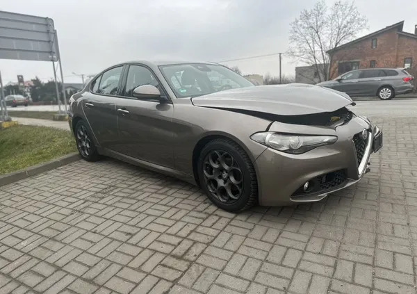 alfa romeo giulia Alfa Romeo Giulia cena 44900 przebieg: 79612, rok produkcji 2017 z Żabno